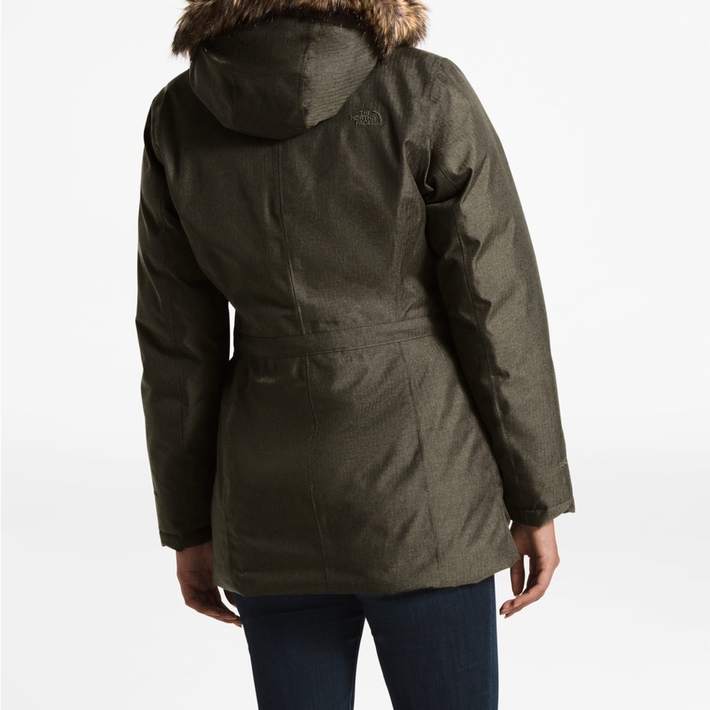 The North Face WOMEN’S MAUNA KEA PARKA
Green - Picture 2 of 16